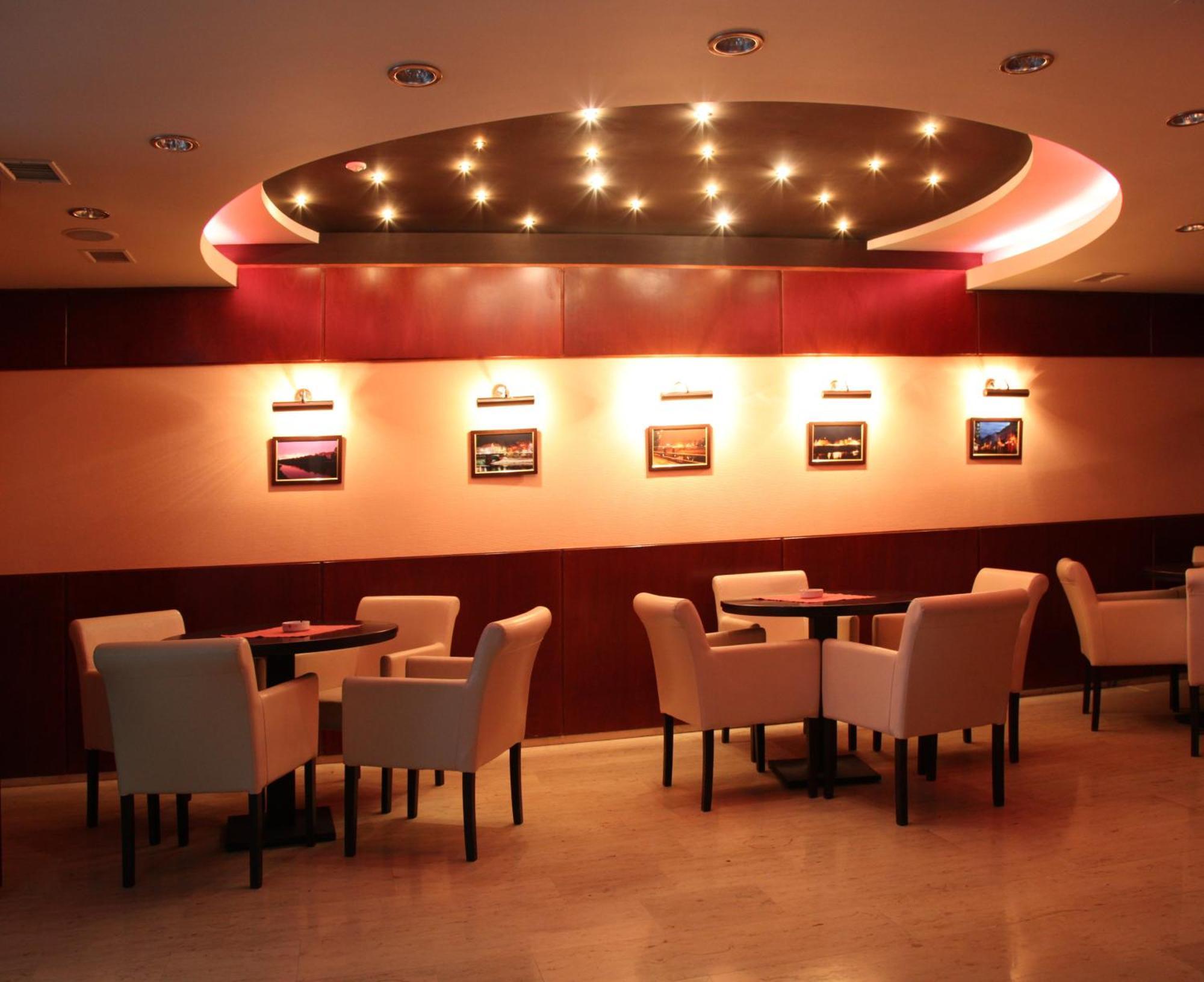 Hotel Praha Oujhorod Extérieur photo