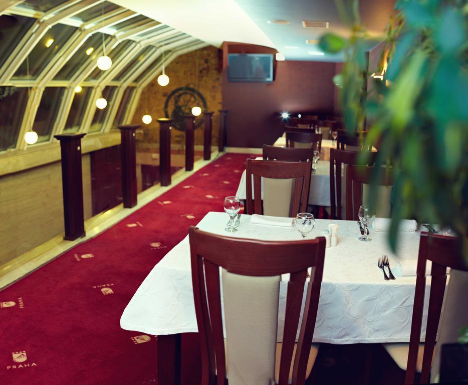 Hotel Praha Oujhorod Extérieur photo