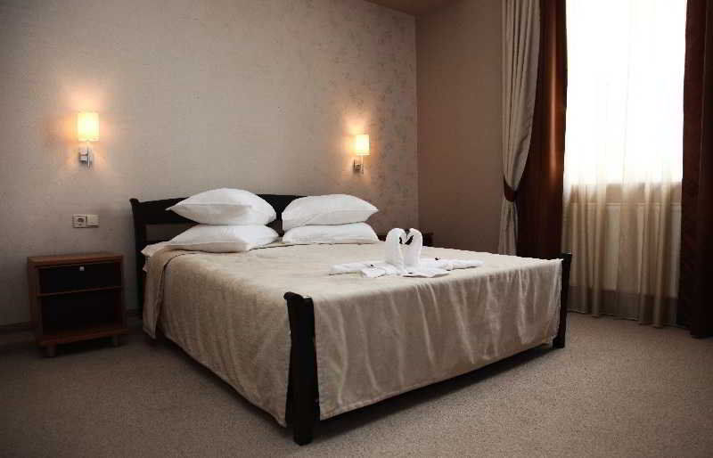 Hotel Praha Oujhorod Extérieur photo