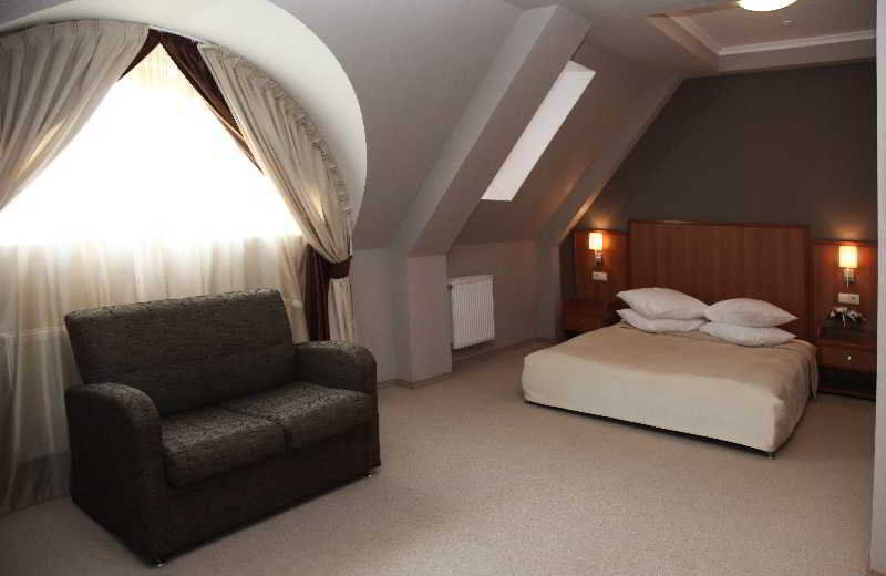 Hotel Praha Oujhorod Extérieur photo