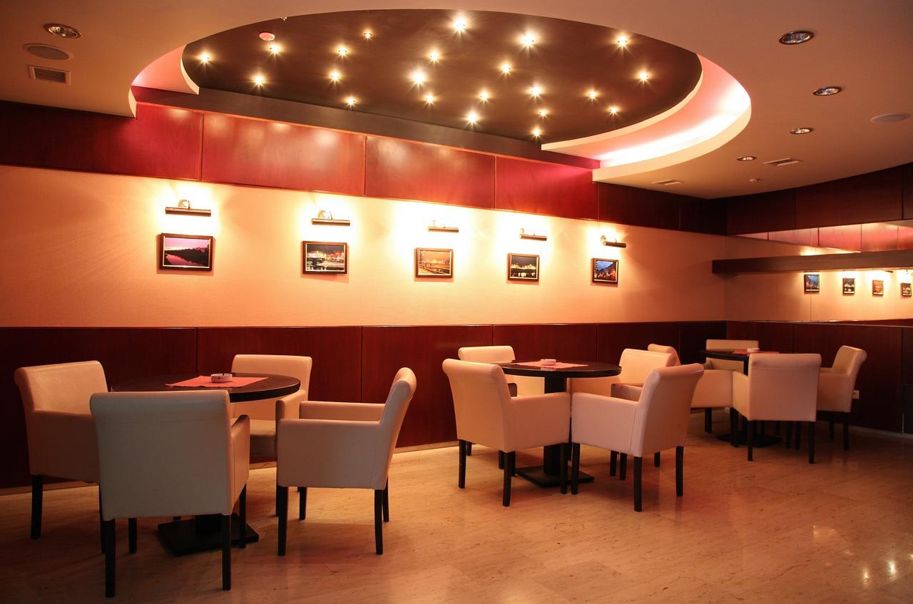 Hotel Praha Oujhorod Extérieur photo