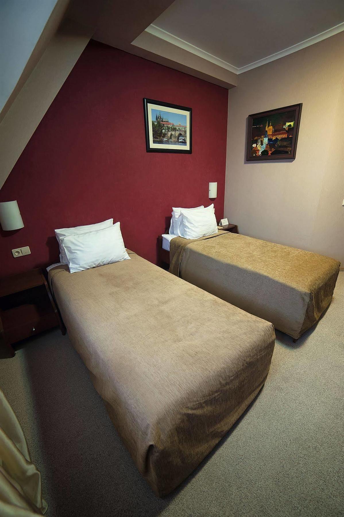 Hotel Praha Oujhorod Extérieur photo