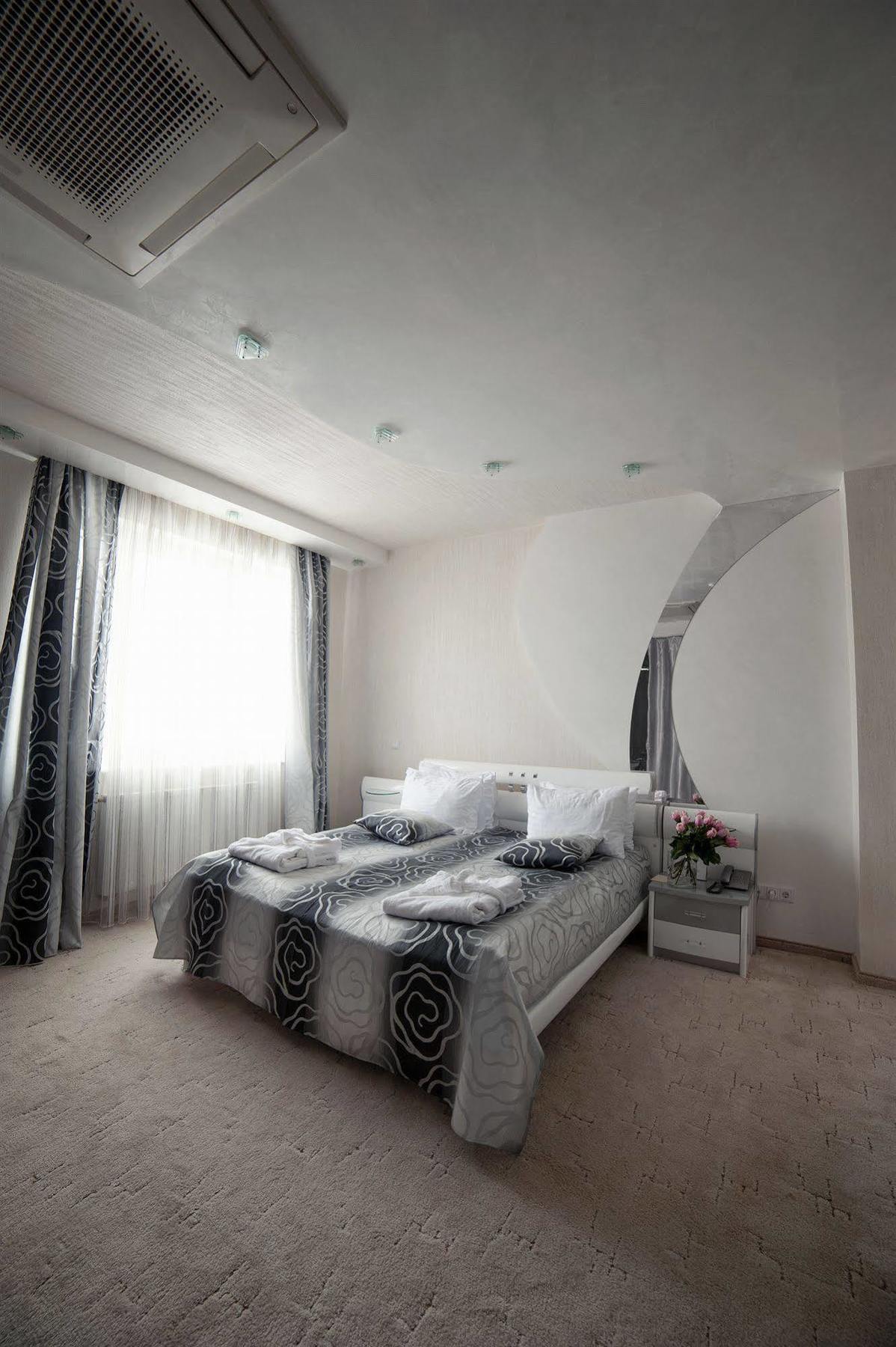 Hotel Praha Oujhorod Extérieur photo