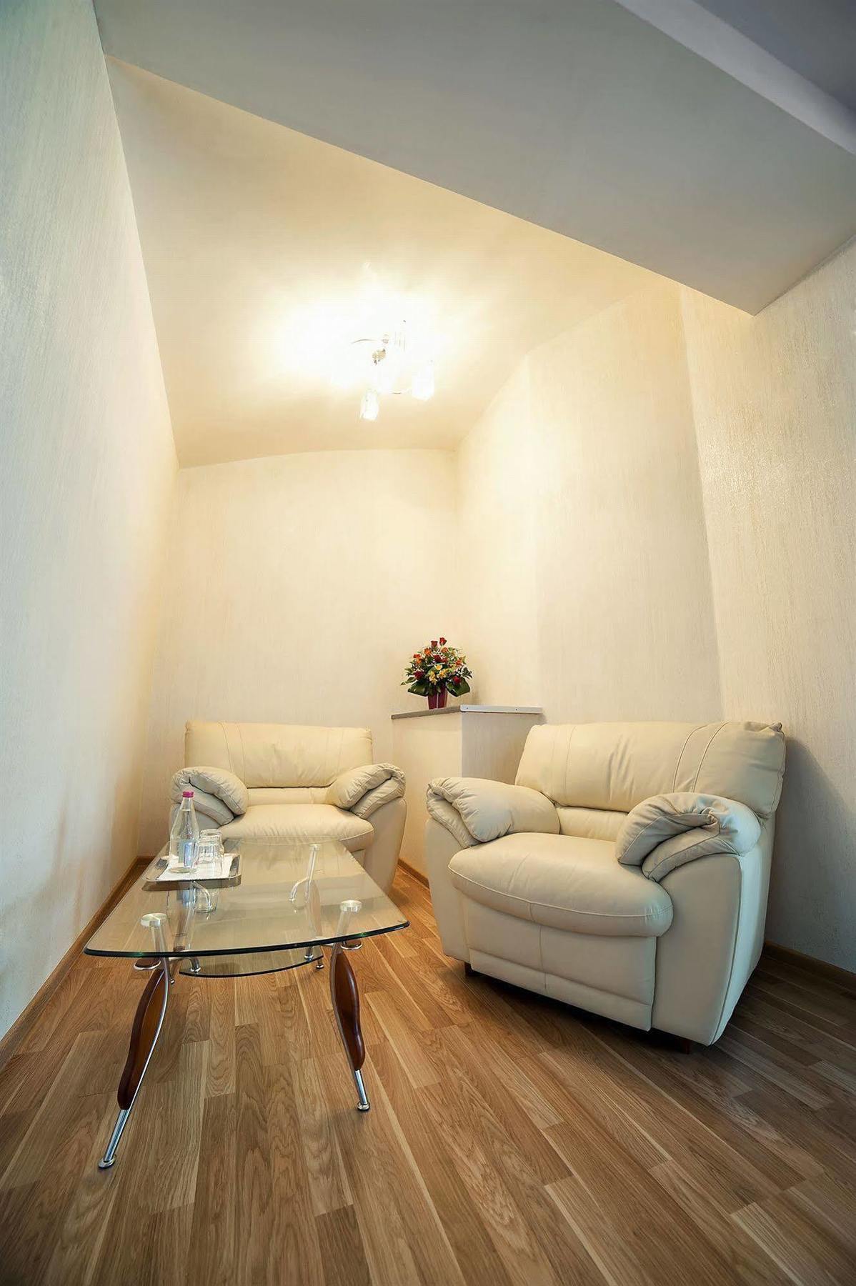 Hotel Praha Oujhorod Extérieur photo