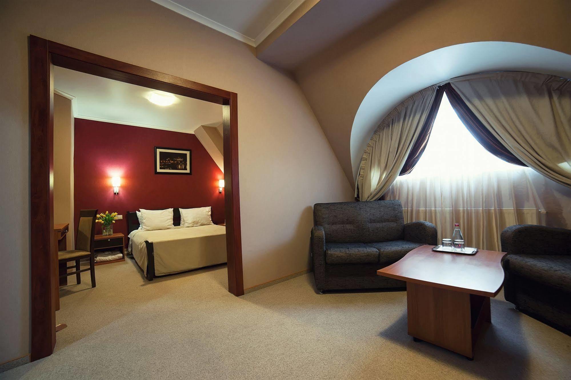Hotel Praha Oujhorod Extérieur photo