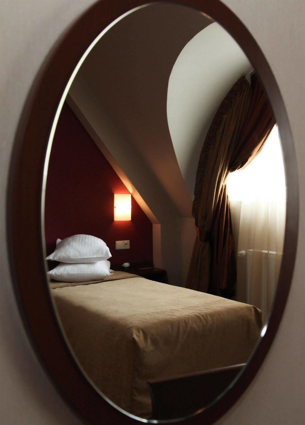 Hotel Praha Oujhorod Extérieur photo